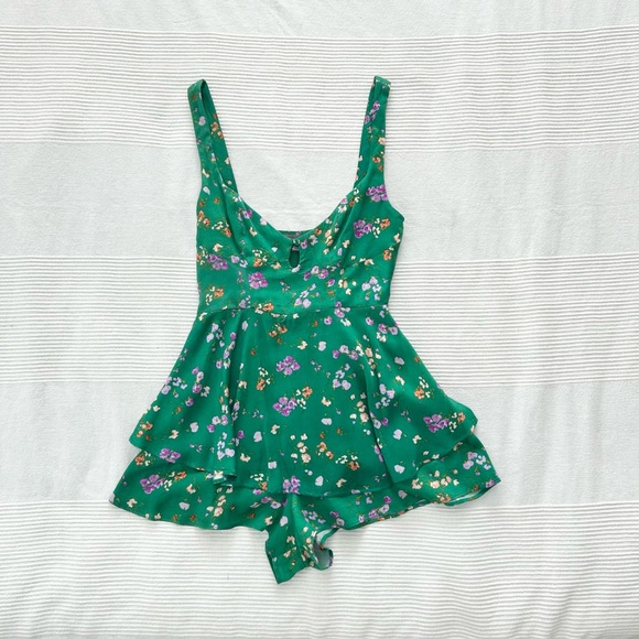 Urban Outfitters Cassie Cutout Romper - Picture 6 of 16